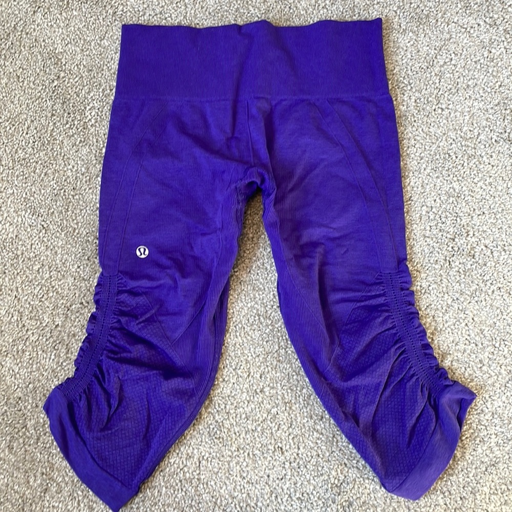 Lululemon in the flow crop size 4 GUC